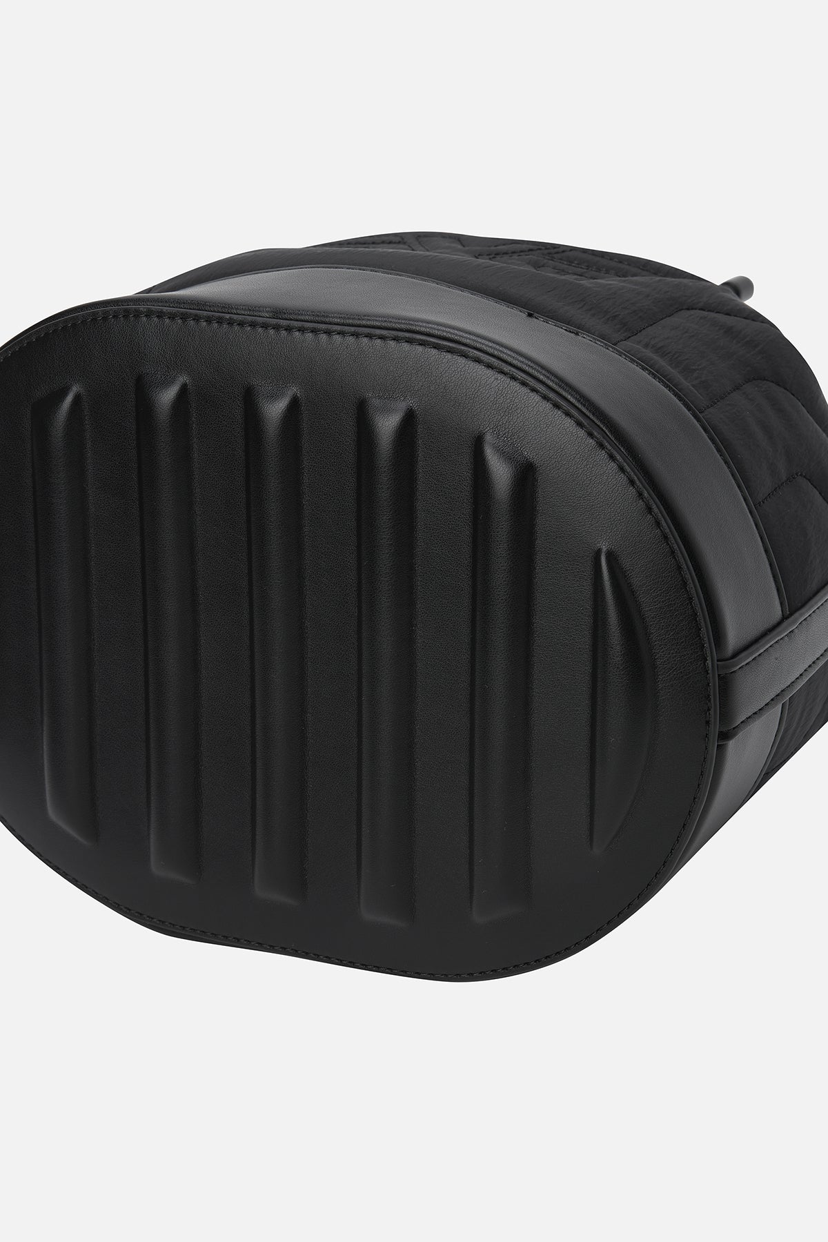 WMNS PADDED BUCKET BAG