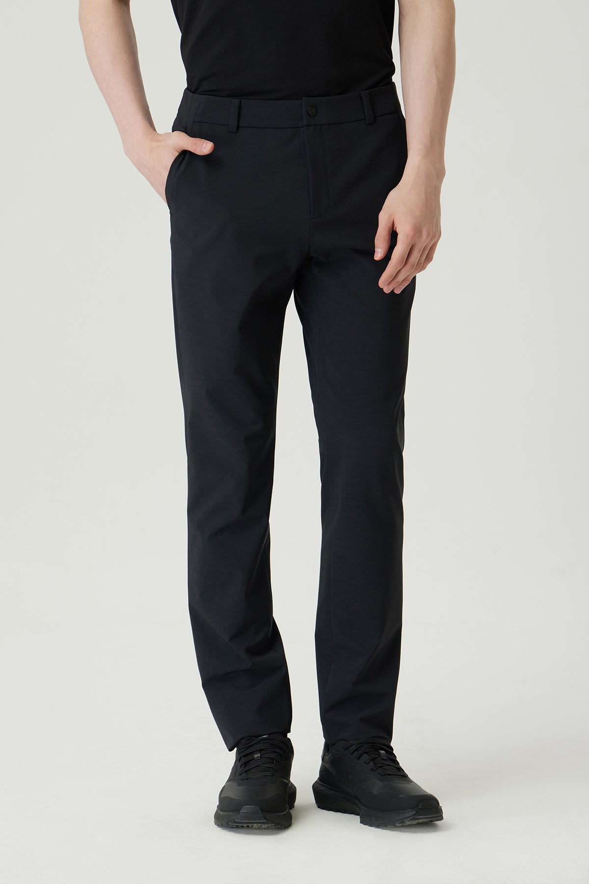 MNS ESSENTIAL STANDARD FIT PANTS