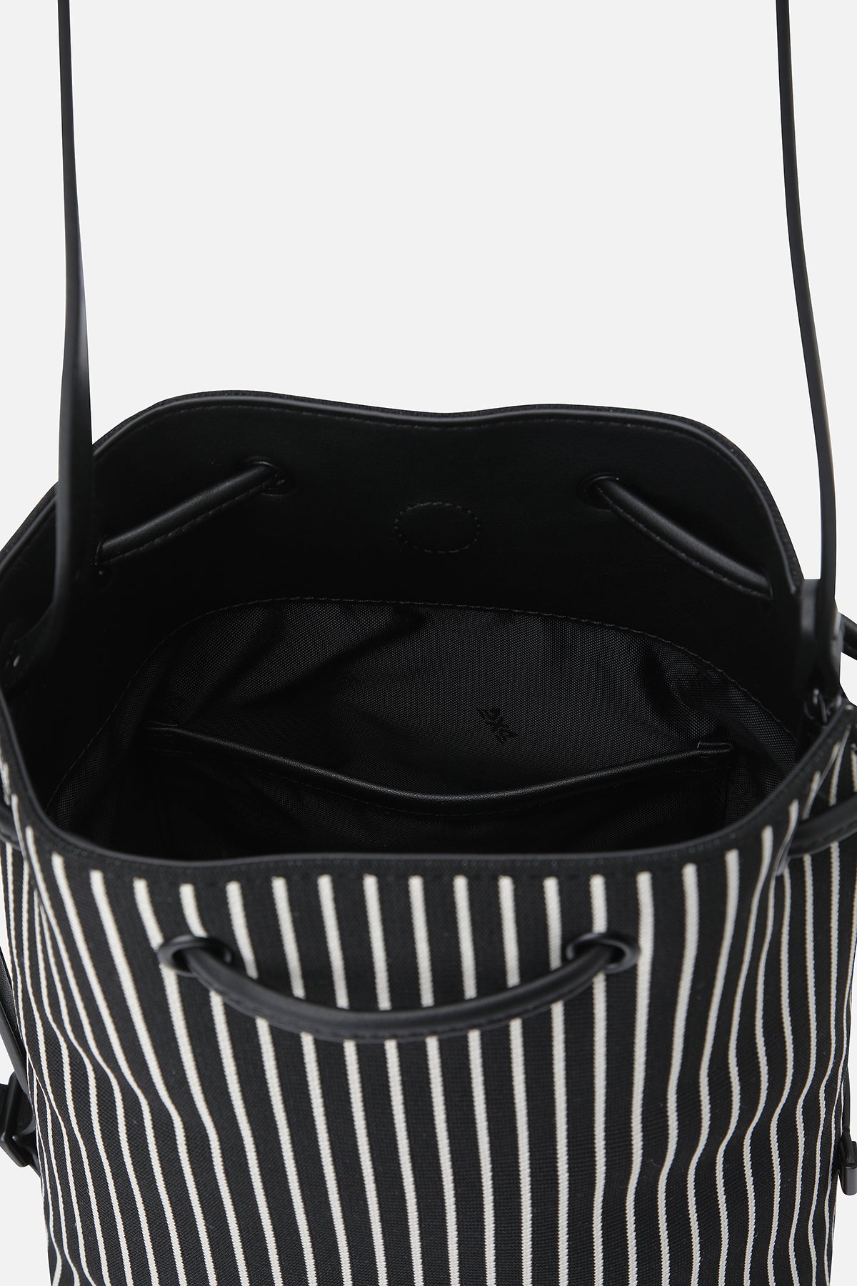 WMNS 3-WAY KNITTED BUCKET BAG